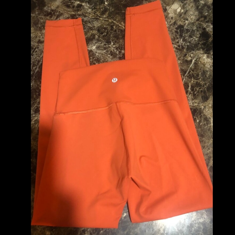 NEW LULULEMON HIGH RISE LEGGING SIZE: 4